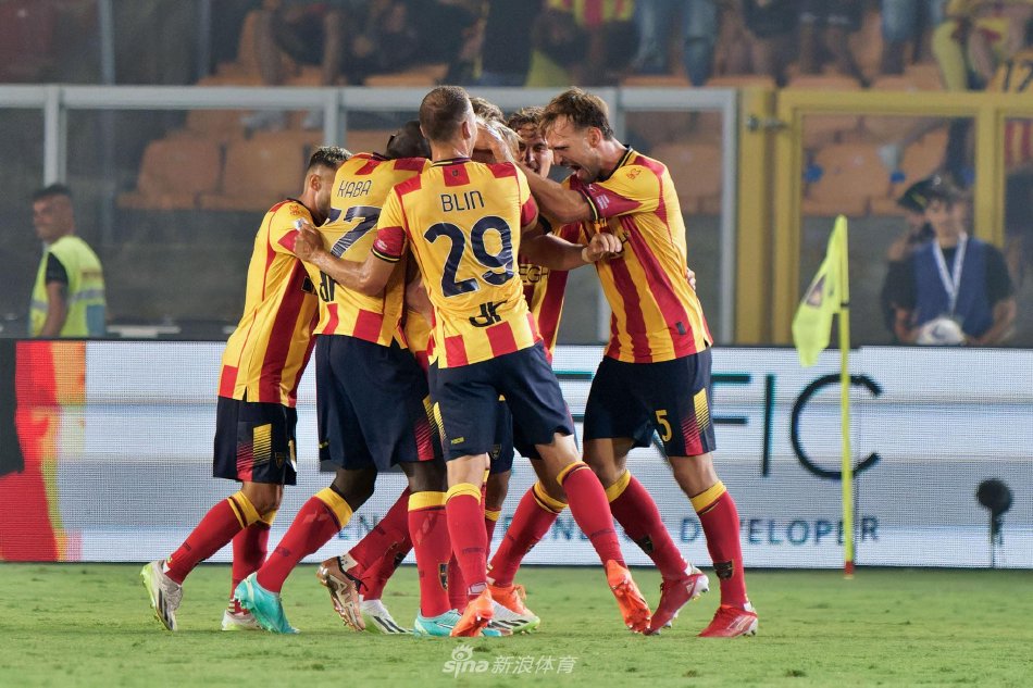 球员姓名 球员姓名